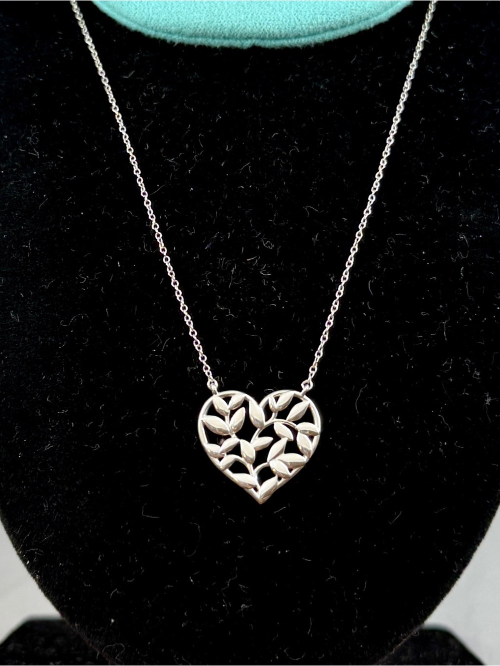 TIFFANY & CO. Paloma Picasso Sterling Silver Olive Leaf Heart Pendant Necklace